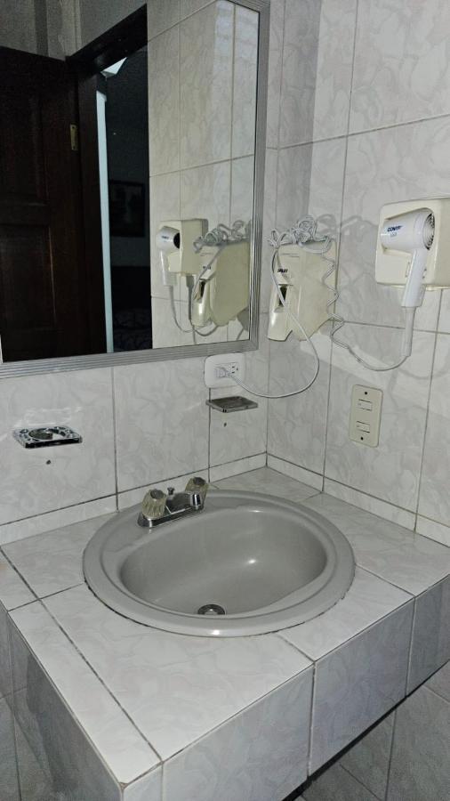 Hotel Valladolid Heredia Buitenkant foto